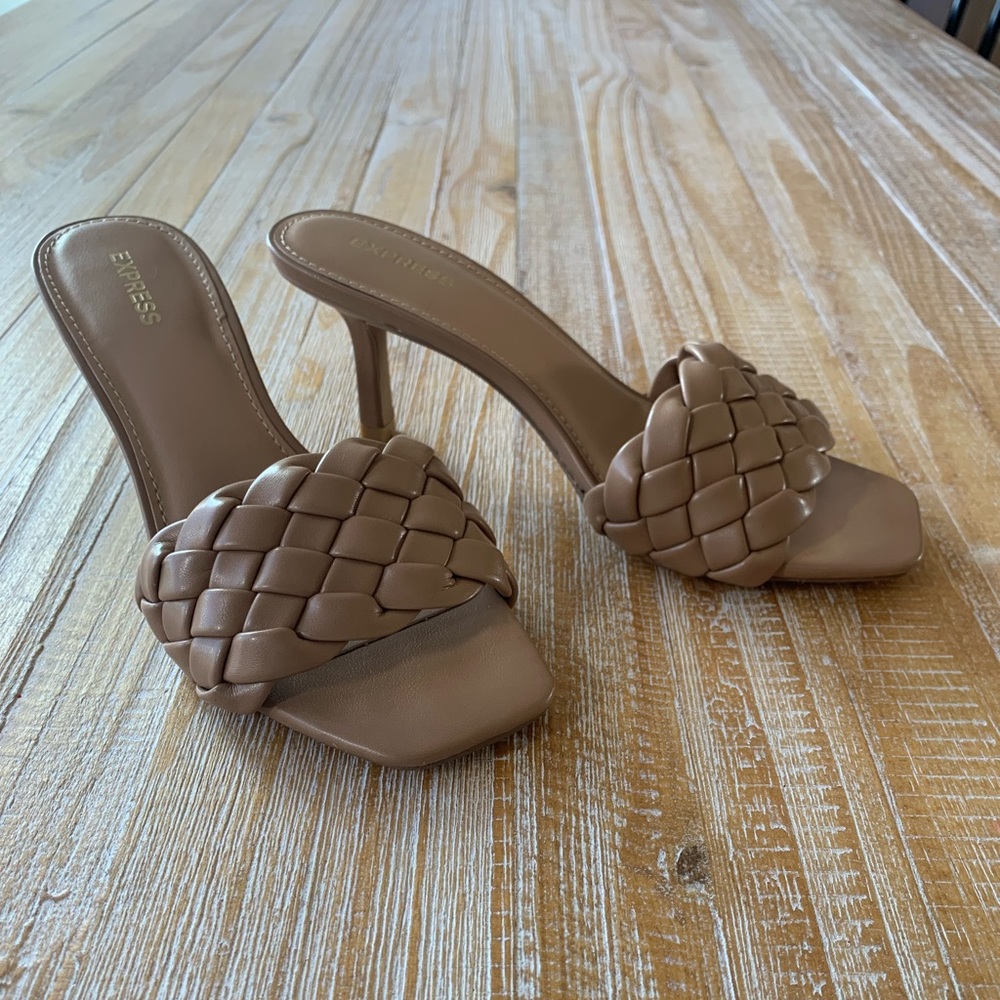 Excellent condition Express nude heels